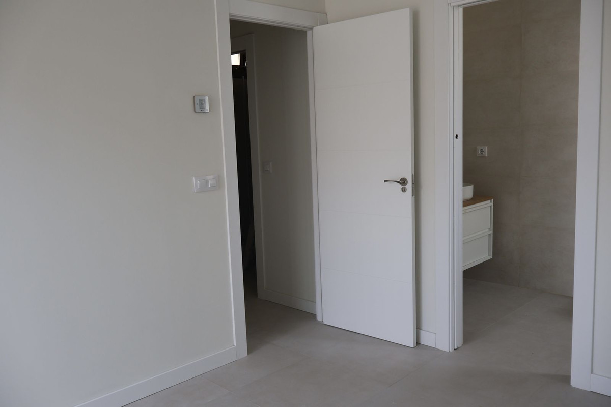 2 Bed Apartment for sale in Estepona Costa Del Sol, Málaga, Spain