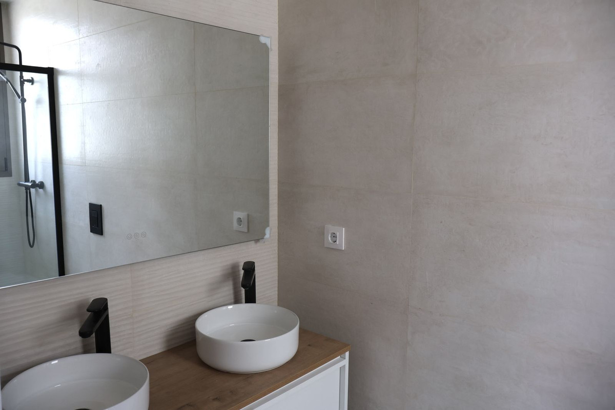 2 Bed Apartment for sale in Estepona Costa Del Sol, Málaga, Spain