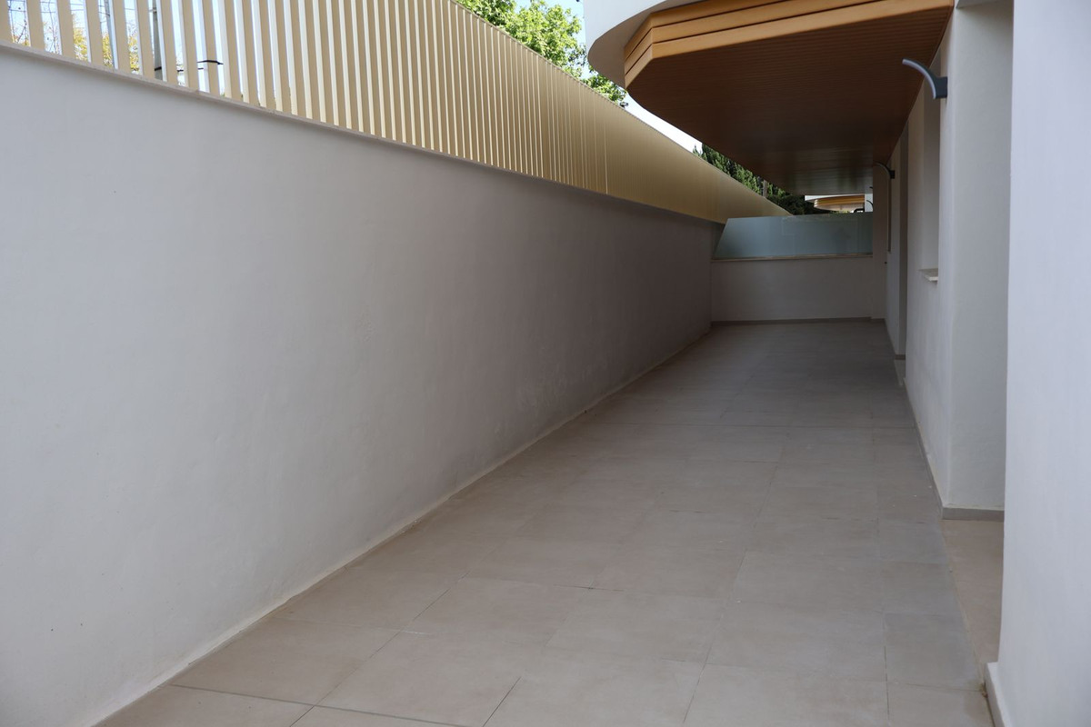 2 Bed Apartment for sale in Estepona Costa Del Sol, Málaga, Spain