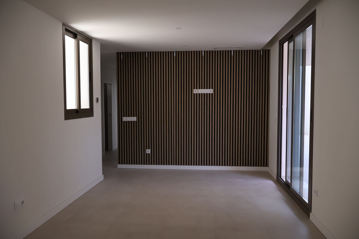 2 Bed Apartment for sale in Estepona Costa Del Sol, Málaga, Spain
