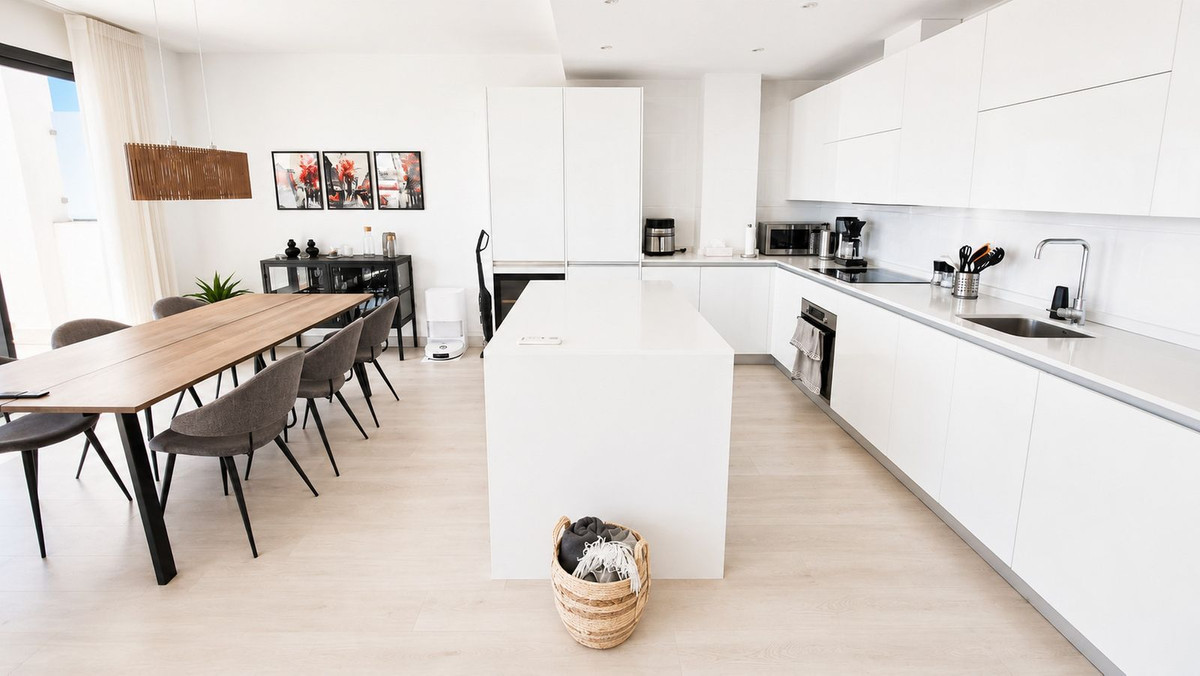 3 Bed Apartment for sale in Fuengirola Costa Del Sol, Málaga, Spain