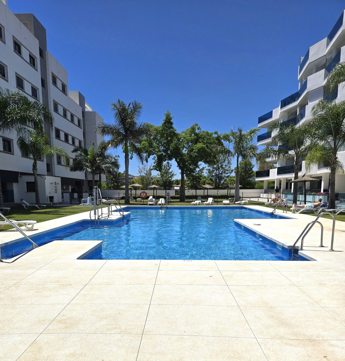 3 Bed Apartment for sale in Fuengirola Costa Del Sol, Málaga, Spain