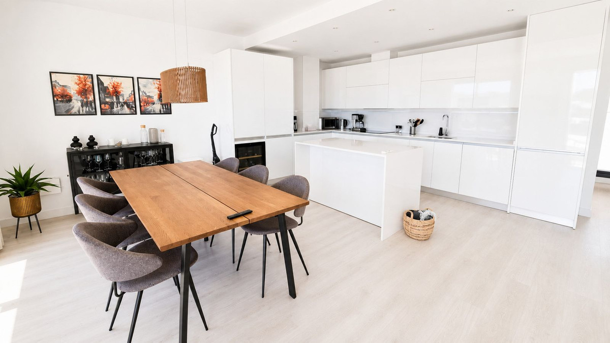 3 Bed Apartment for sale in Fuengirola Costa Del Sol, Málaga, Spain