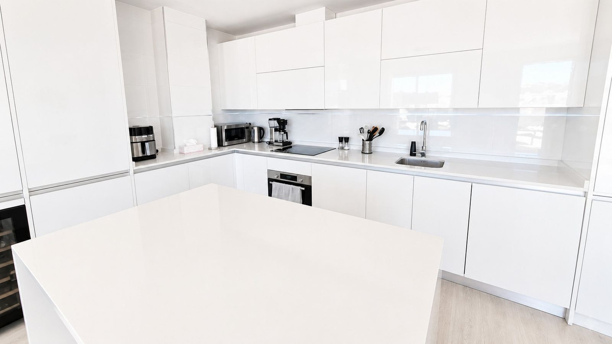 3 Bed Apartment for sale in Fuengirola Costa Del Sol, Málaga, Spain