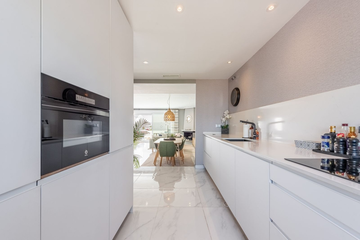 3 Bed Townhouse for sale in The Golden Mile Costa Del Sol, Málaga, Spain