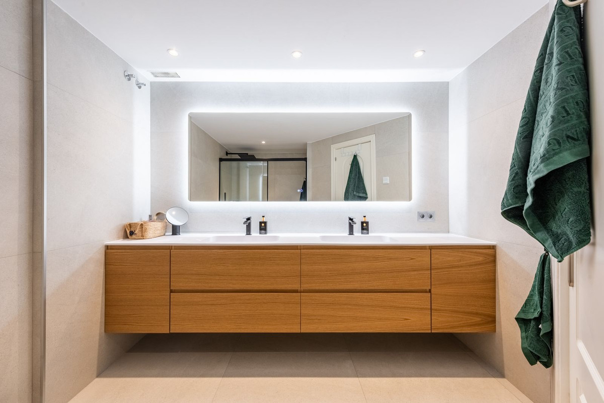 3 Bed Townhouse for sale in The Golden Mile Costa Del Sol, Málaga, Spain