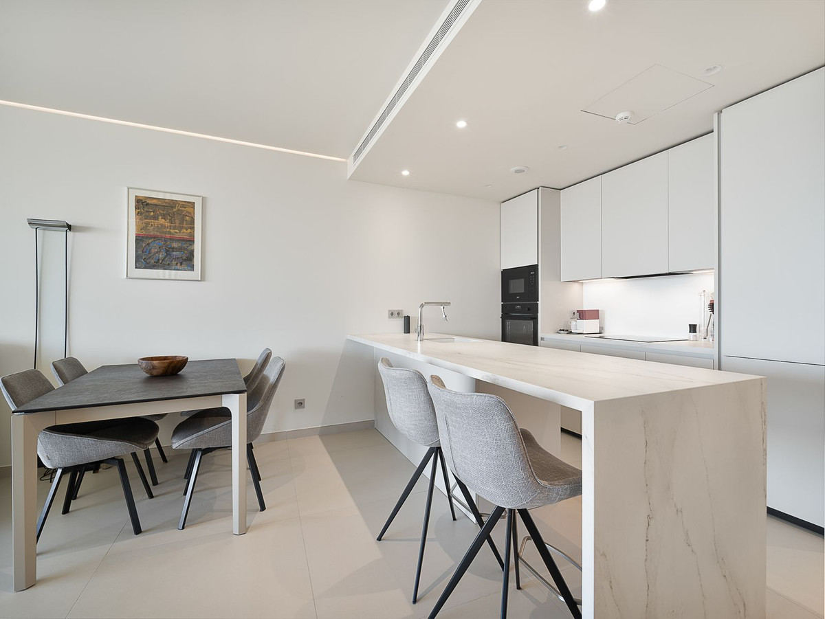 2 Bed Apartment for sale in Fuengirola Costa Del Sol, Málaga, Spain