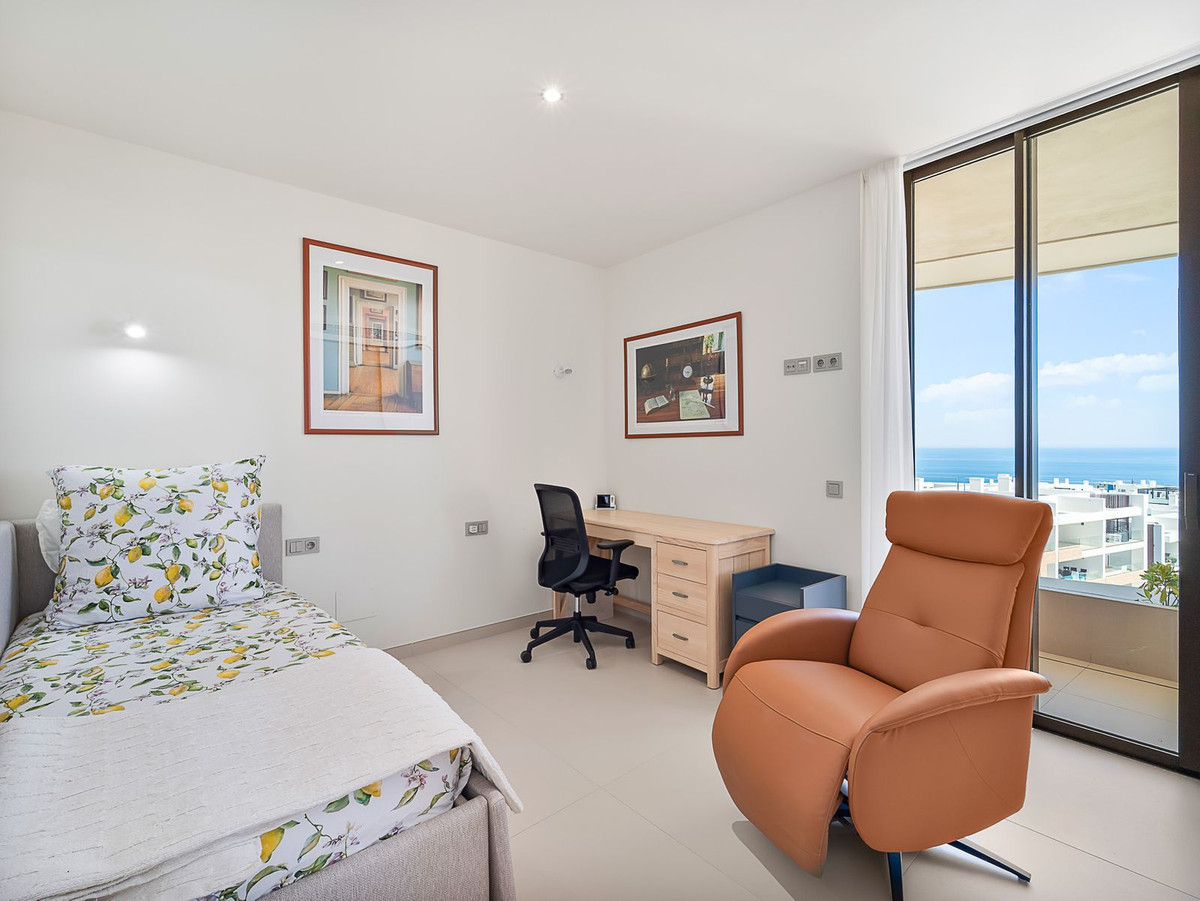 2 Bed Apartment for sale in Fuengirola Costa Del Sol, Málaga, Spain