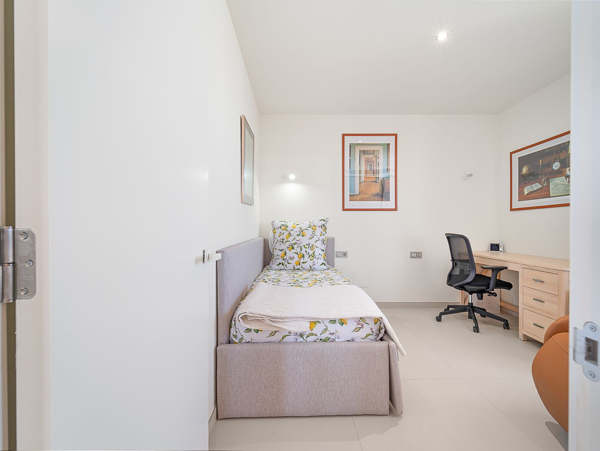 2 Bed Apartment for sale in Fuengirola Costa Del Sol, Málaga, Spain