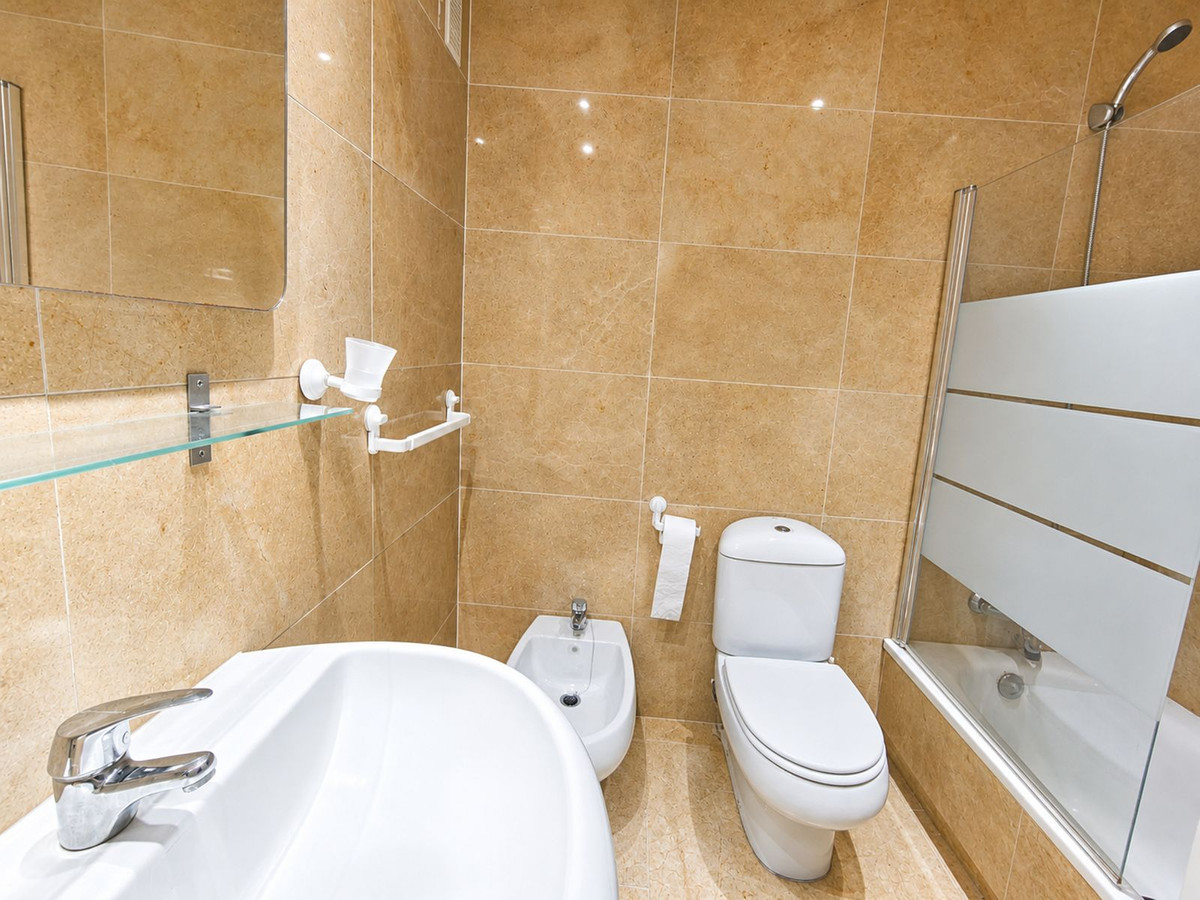 1 Bed Apartment for sale in La Duquesa Costa Del Sol, Málaga, Spain