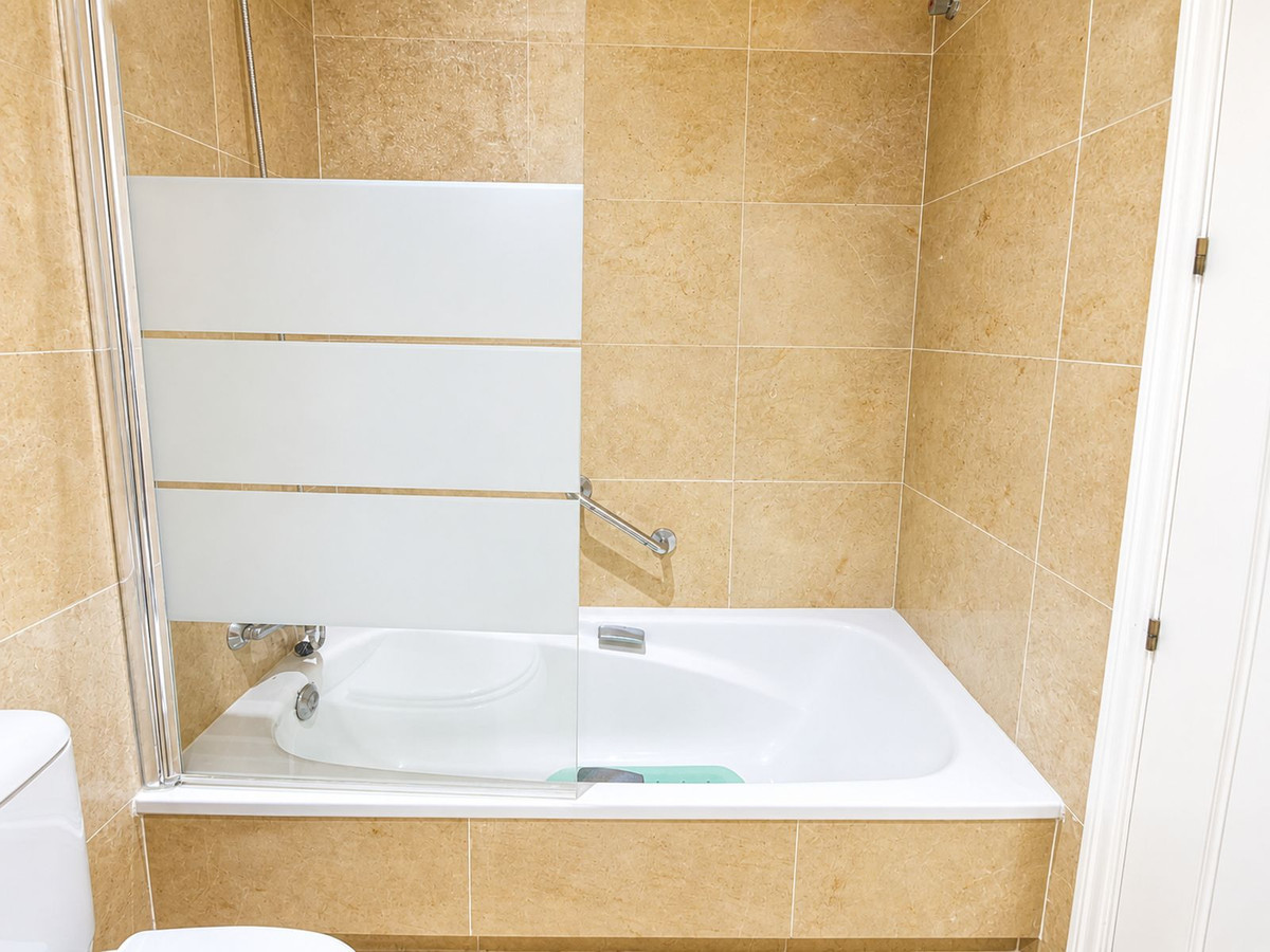 1 Bed Apartment for sale in La Duquesa Costa Del Sol, Málaga, Spain