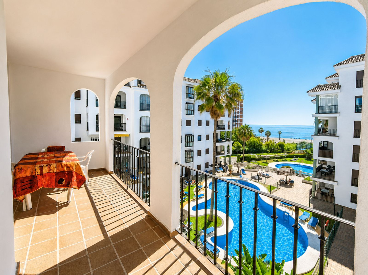 1 Bed Apartment for sale in La Duquesa Costa Del Sol, Málaga, Spain