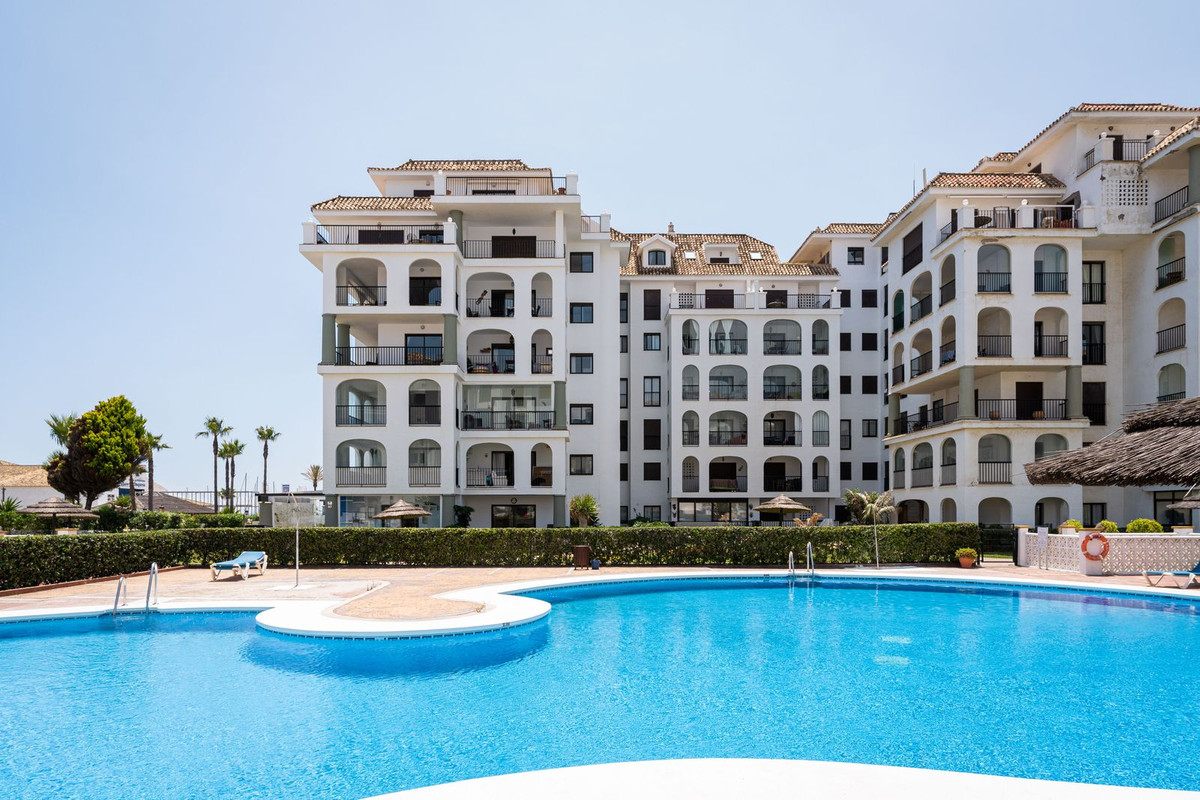 1 Bed Apartment for sale in La Duquesa Costa Del Sol, Málaga, Spain
