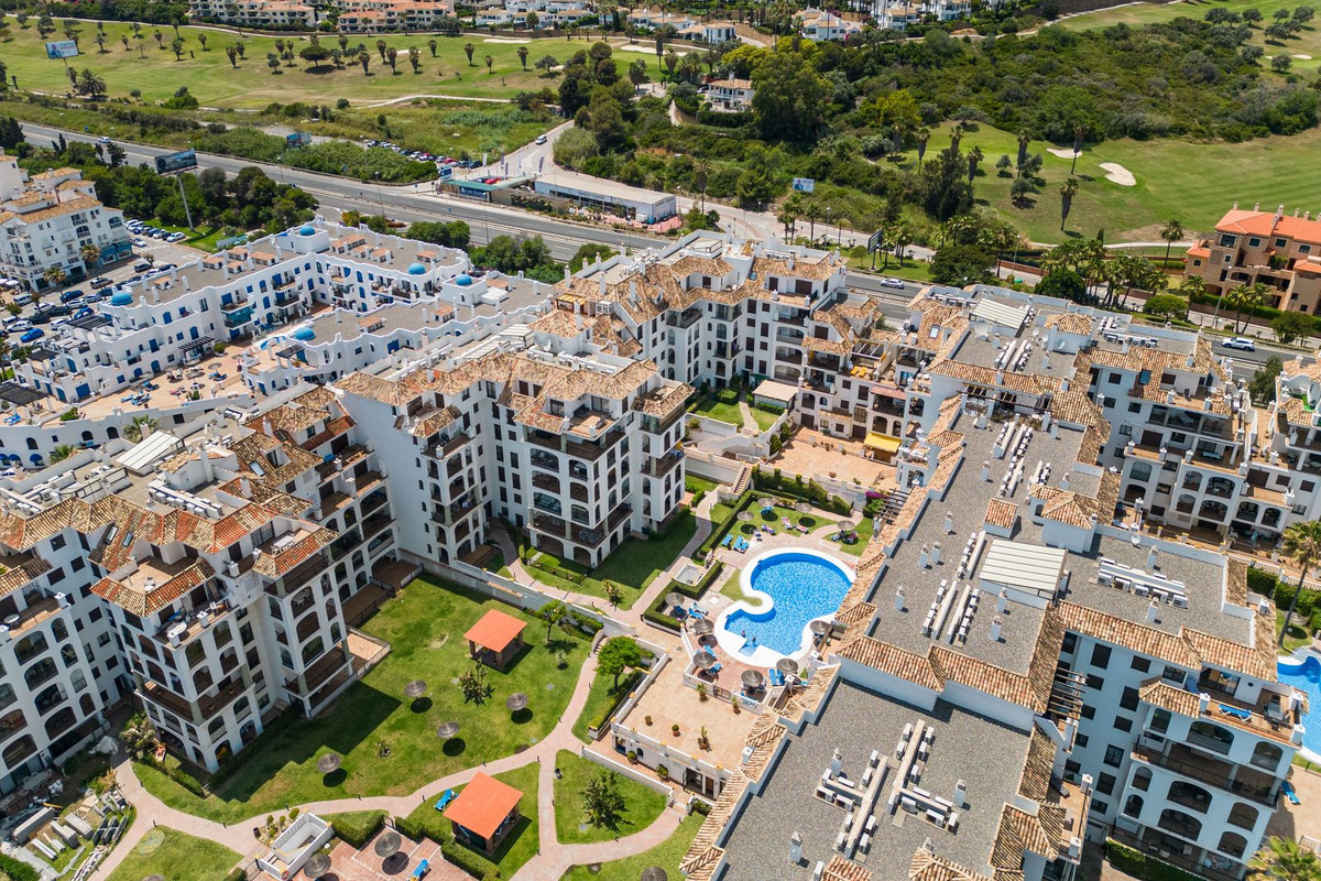 1 Bed Apartment for sale in La Duquesa Costa Del Sol, Málaga, Spain