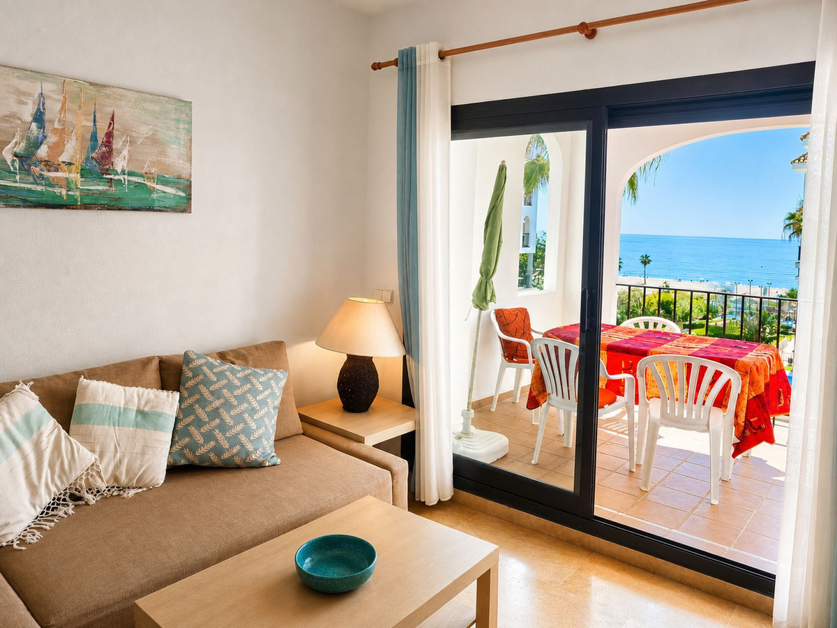 1 Bed Apartment for sale in La Duquesa Costa Del Sol, Málaga, Spain