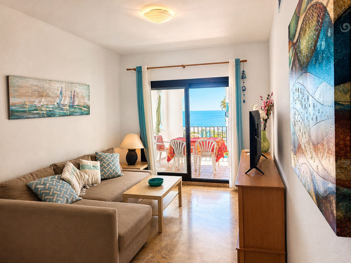 1 Bed Apartment for sale in La Duquesa Costa Del Sol, Málaga, Spain