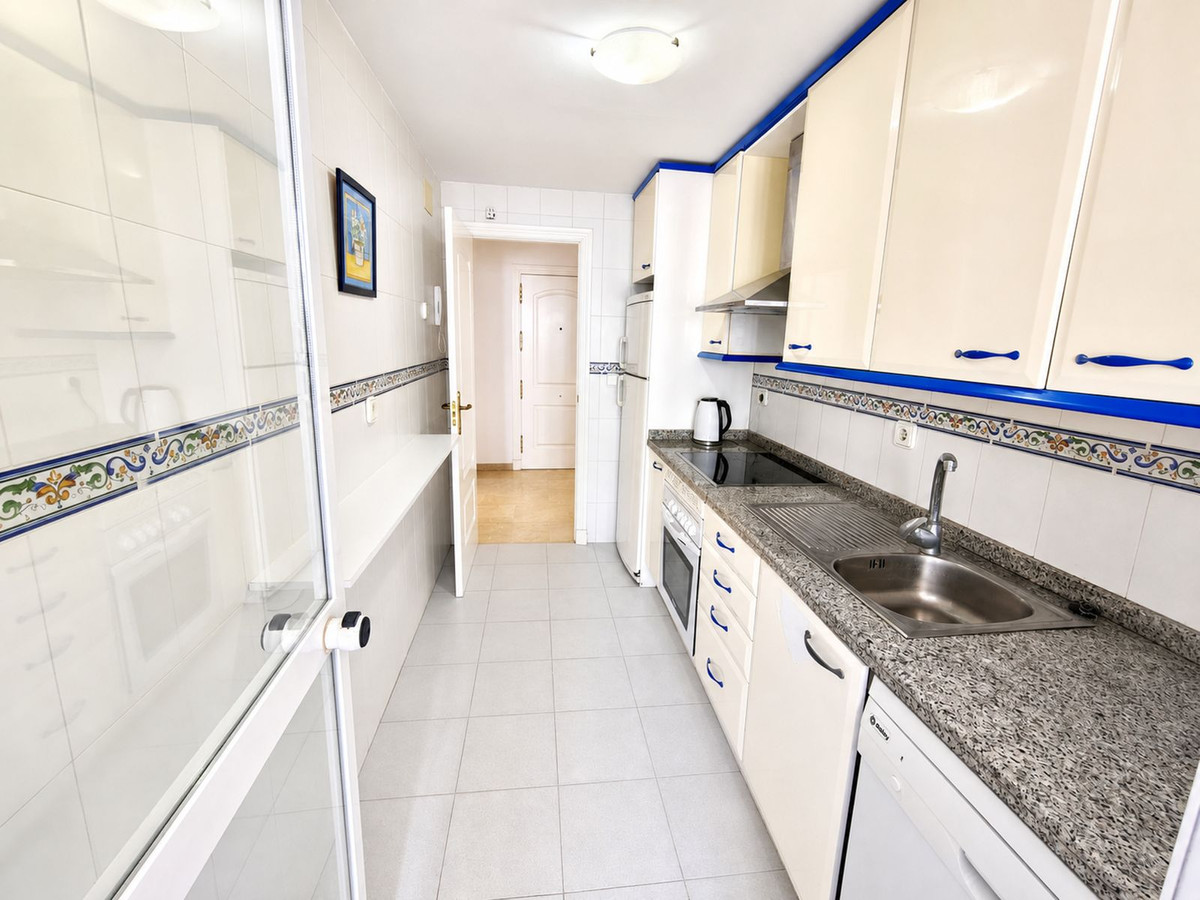 1 Bed Apartment for sale in La Duquesa Costa Del Sol, Málaga, Spain