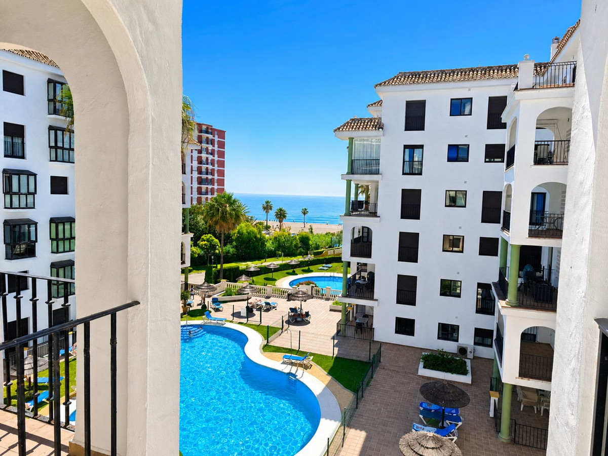 1 Bed Apartment for sale in La Duquesa Costa Del Sol, Málaga, Spain