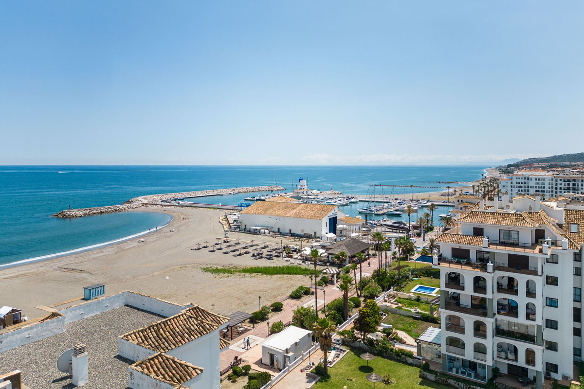 1 Bed Apartment for sale in La Duquesa Costa Del Sol, Málaga, Spain