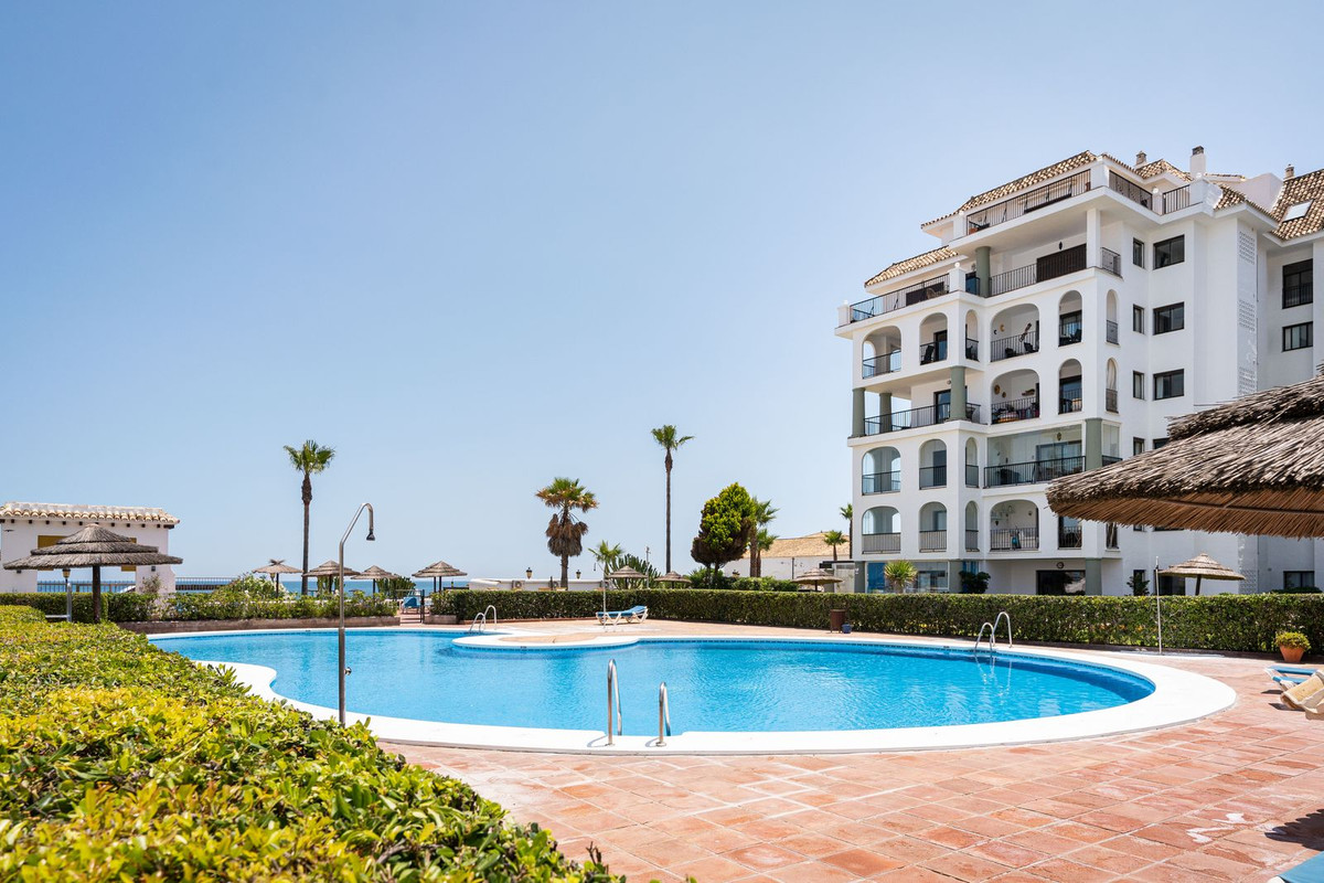 1 Bed Apartment for sale in La Duquesa Costa Del Sol, Málaga, Spain