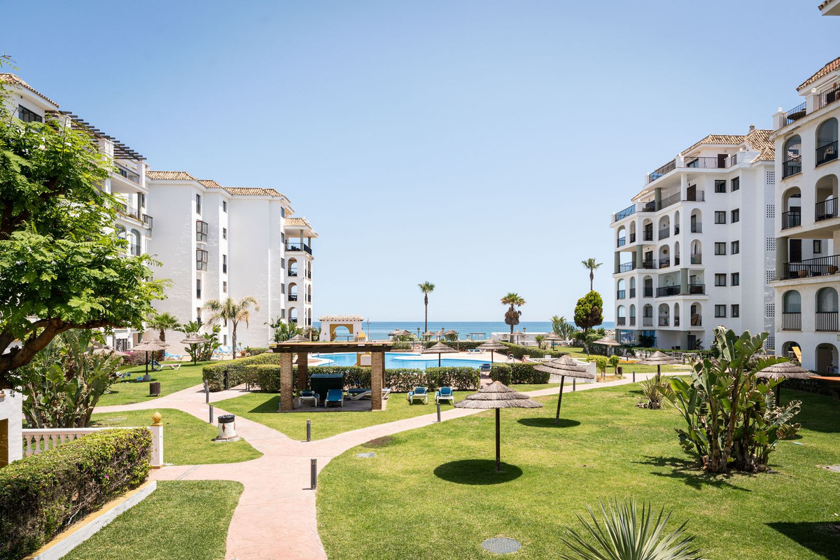 1 Bed Apartment for sale in La Duquesa Costa Del Sol, Málaga, Spain