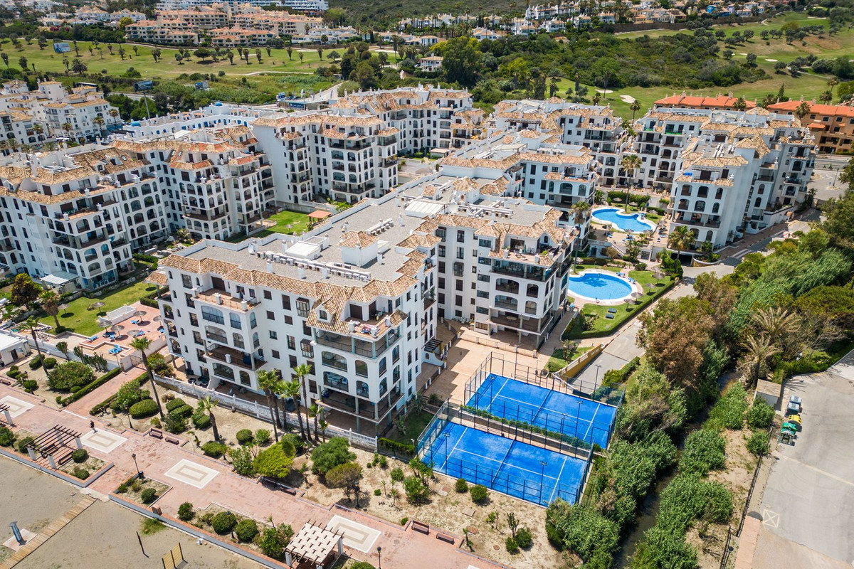 1 Bed Apartment for sale in La Duquesa Costa Del Sol, Málaga, Spain
