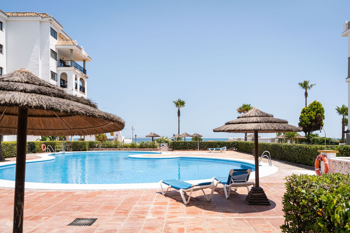 1 Bed Apartment for sale in La Duquesa Costa Del Sol, Málaga, Spain