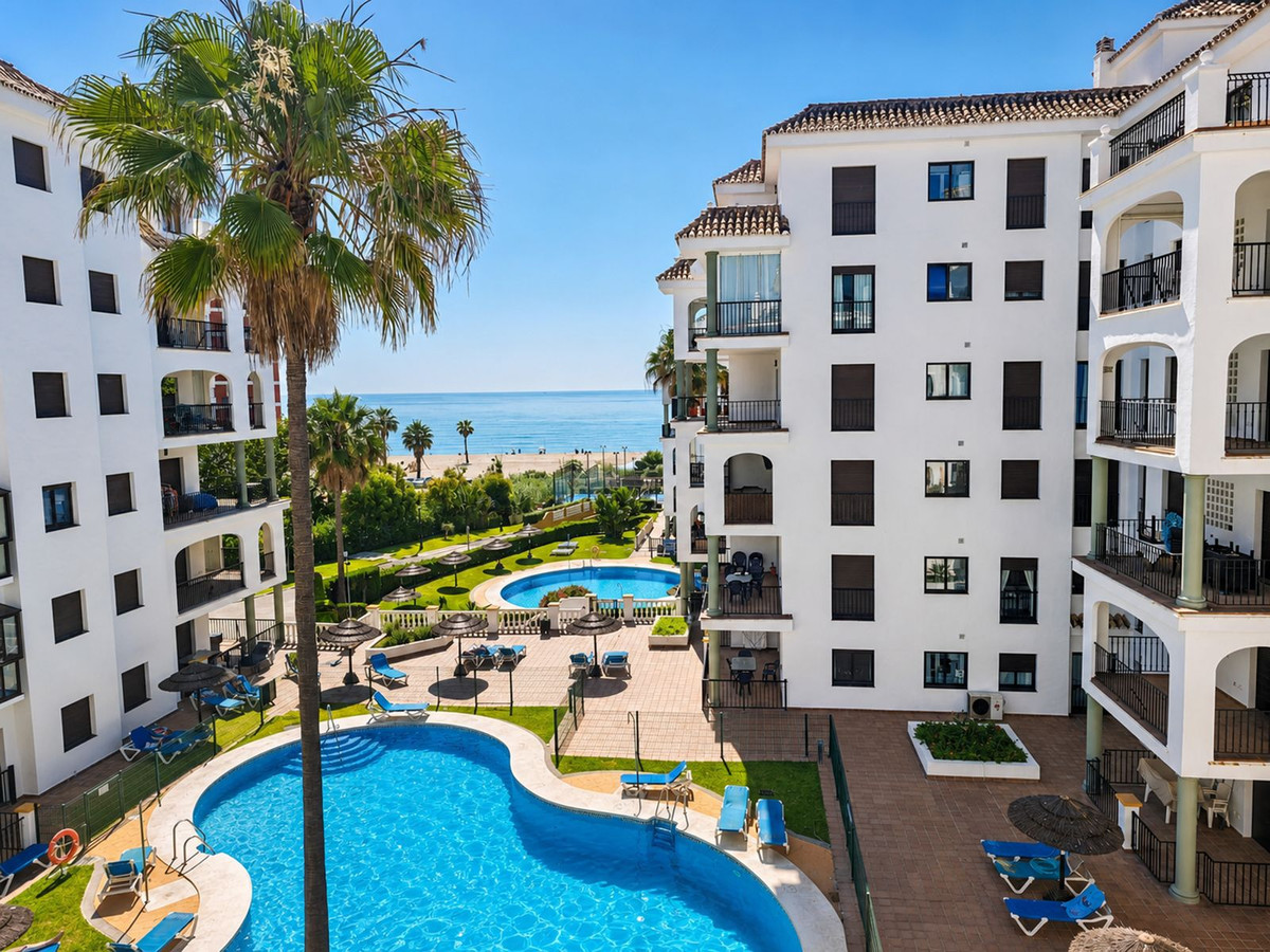 1 Bed Apartment for sale in La Duquesa Costa Del Sol, Málaga, Spain
