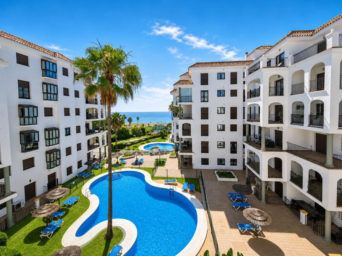 1 Bed Apartment for sale in La Duquesa Costa Del Sol, Málaga, Spain