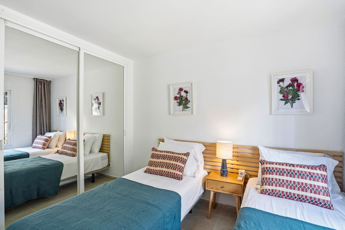 Se vende Apartamento Planta Baja de 3 dormitorios en Costa Del Sol, Málaga, España