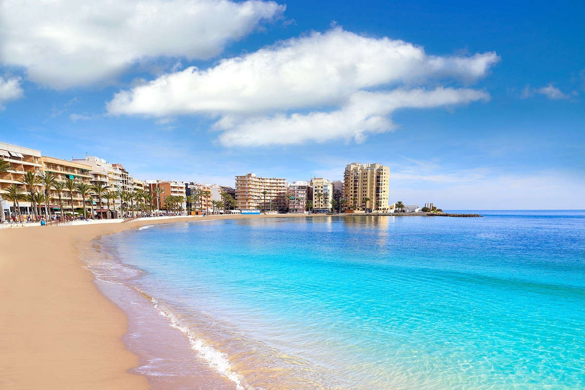 Se vende Apartamento Planta Media de 2 dormitorios en Costa Blanca, Alicante, España