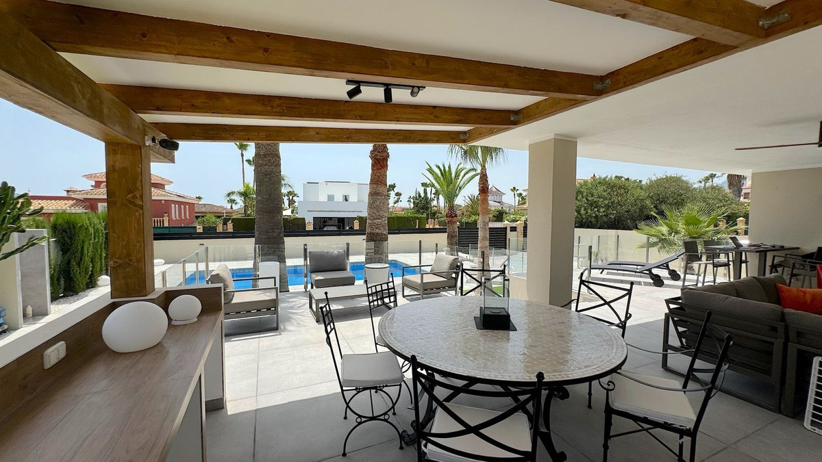 4 Bed Townhouse for sale in Lalfás Del Pi Costa Blanca, Alicante, Spain