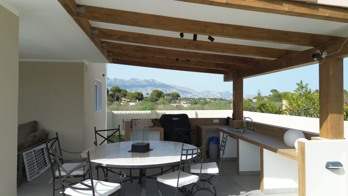 4 Bed Townhouse for sale in Lalfás Del Pi Costa Blanca, Alicante, Spain