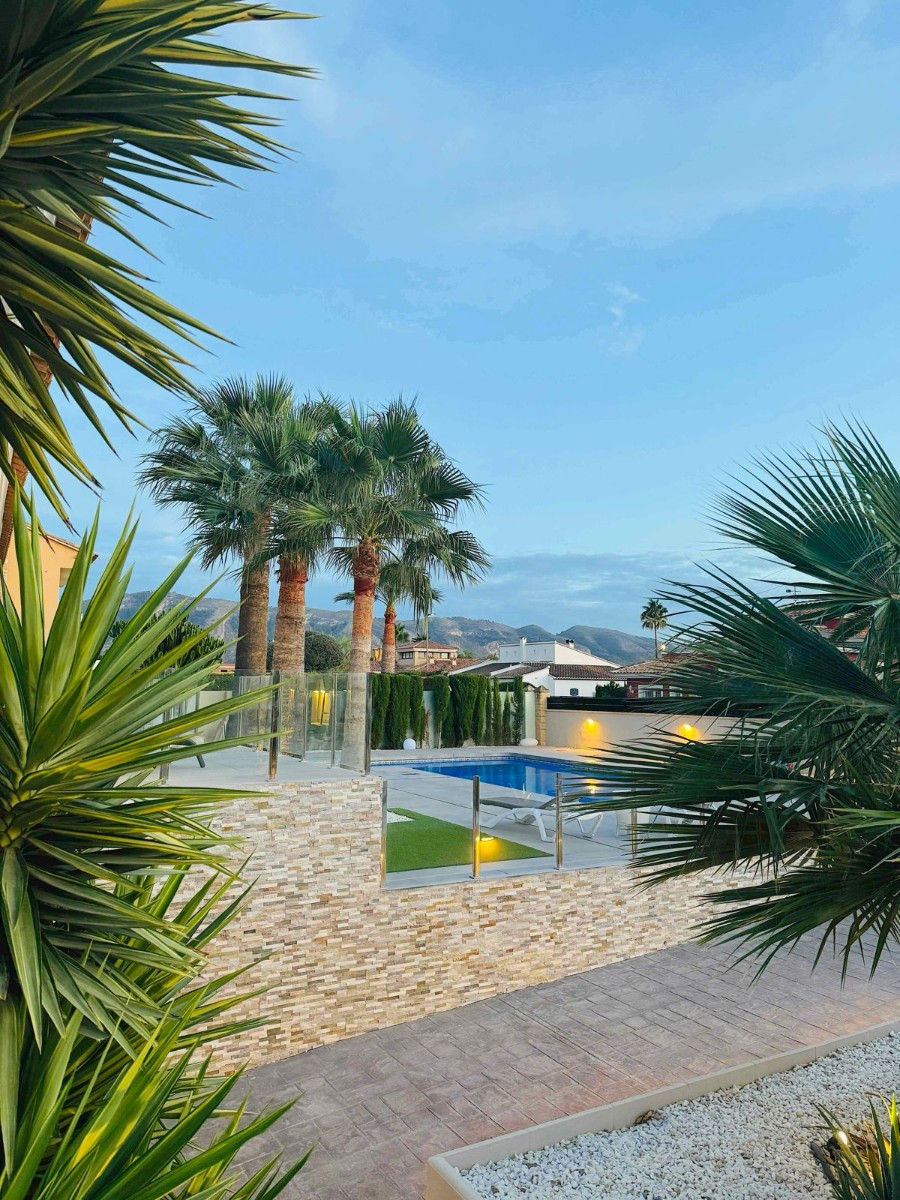 4 Bed Townhouse for sale in Lalfás Del Pi Costa Blanca, Alicante, Spain
