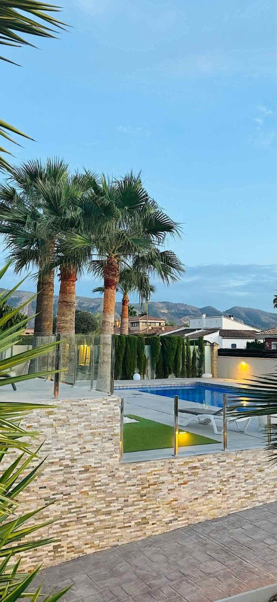 4 Bed Townhouse for sale in Lalfás Del Pi Costa Blanca, Alicante, Spain