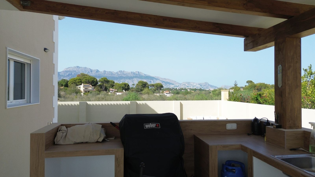 4 Bed Townhouse for sale in Lalfás Del Pi Costa Blanca, Alicante, Spain