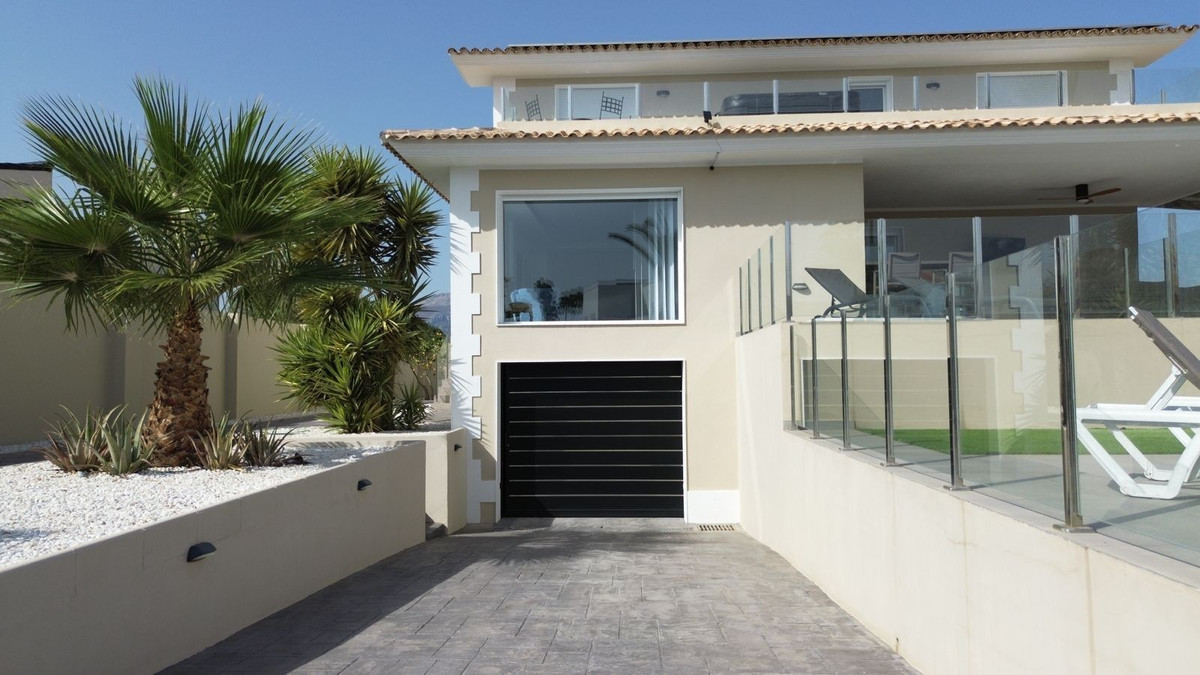 4 Bed Townhouse for sale in Lalfás Del Pi Costa Blanca, Alicante, Spain