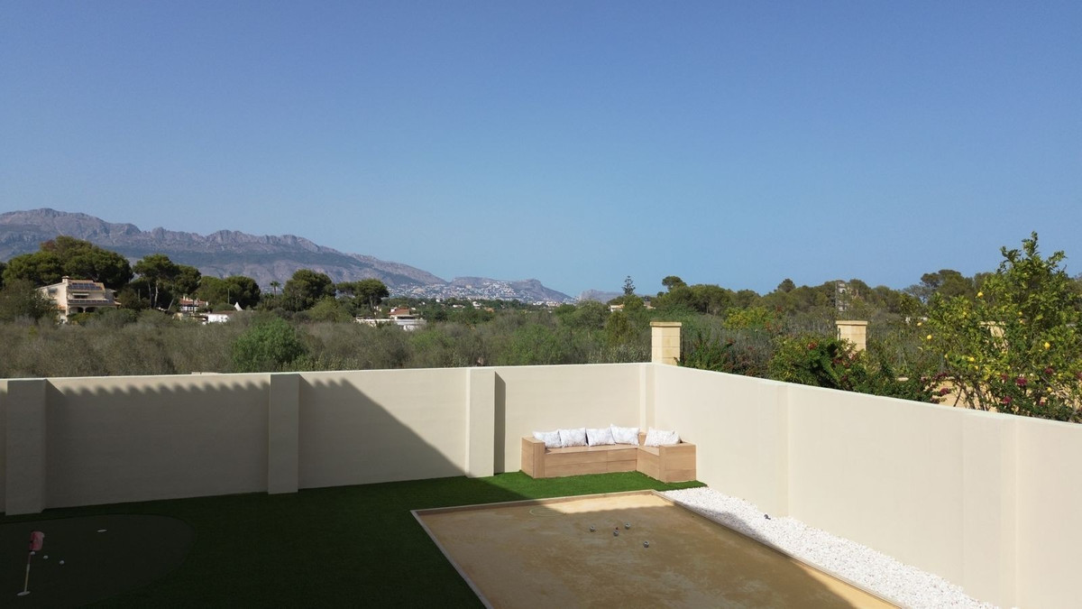 4 Bed Townhouse for sale in Lalfás Del Pi Costa Blanca, Alicante, Spain
