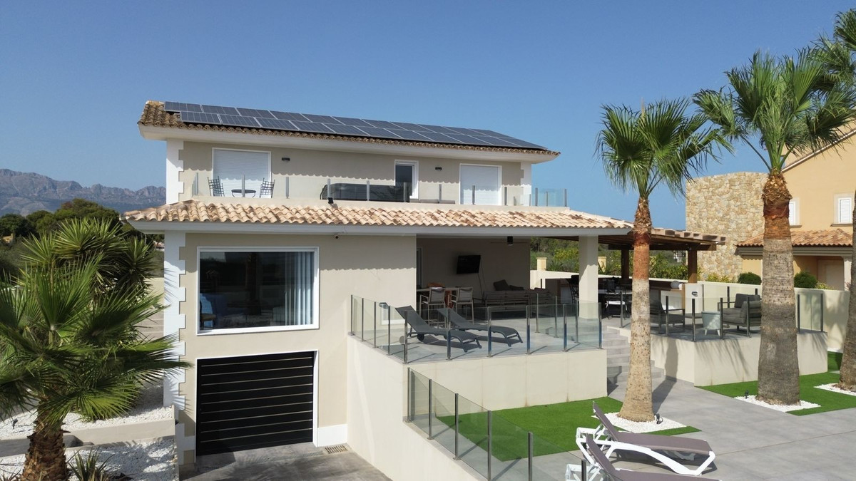 4 Bed Townhouse for sale in Lalfás Del Pi Costa Blanca, Alicante, Spain