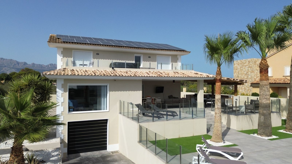 4 Bed Townhouse for sale in Lalfás Del Pi Costa Blanca, Alicante, Spain