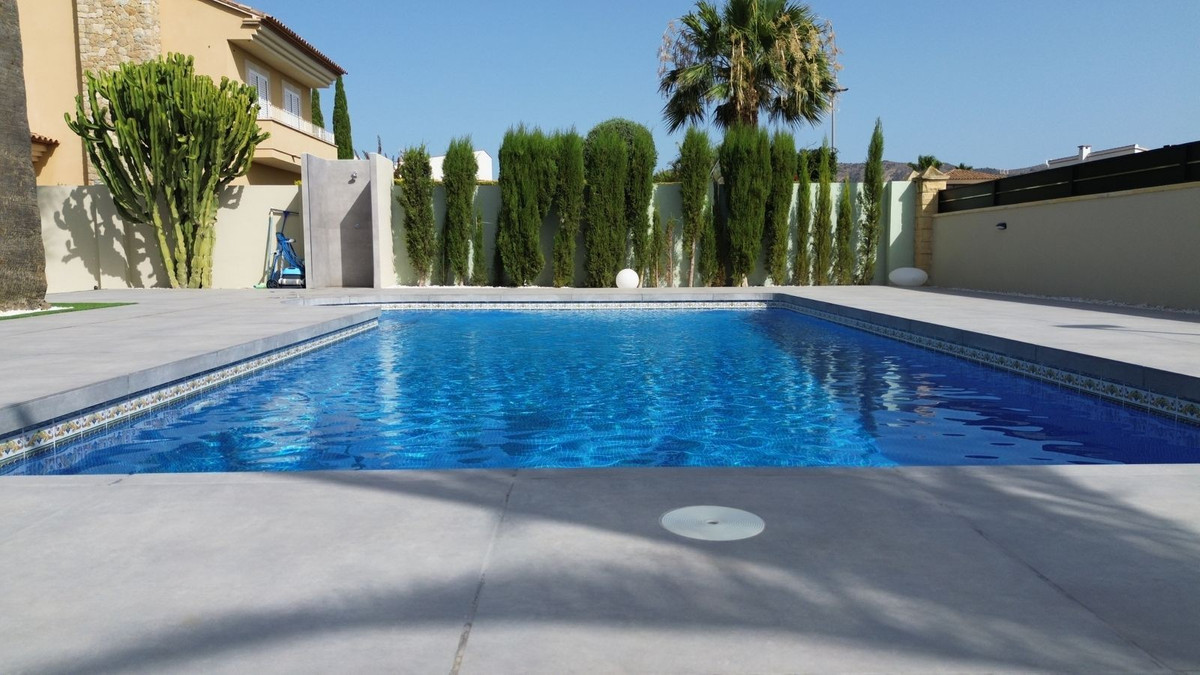 4 Bed Townhouse for sale in Lalfás Del Pi Costa Blanca, Alicante, Spain