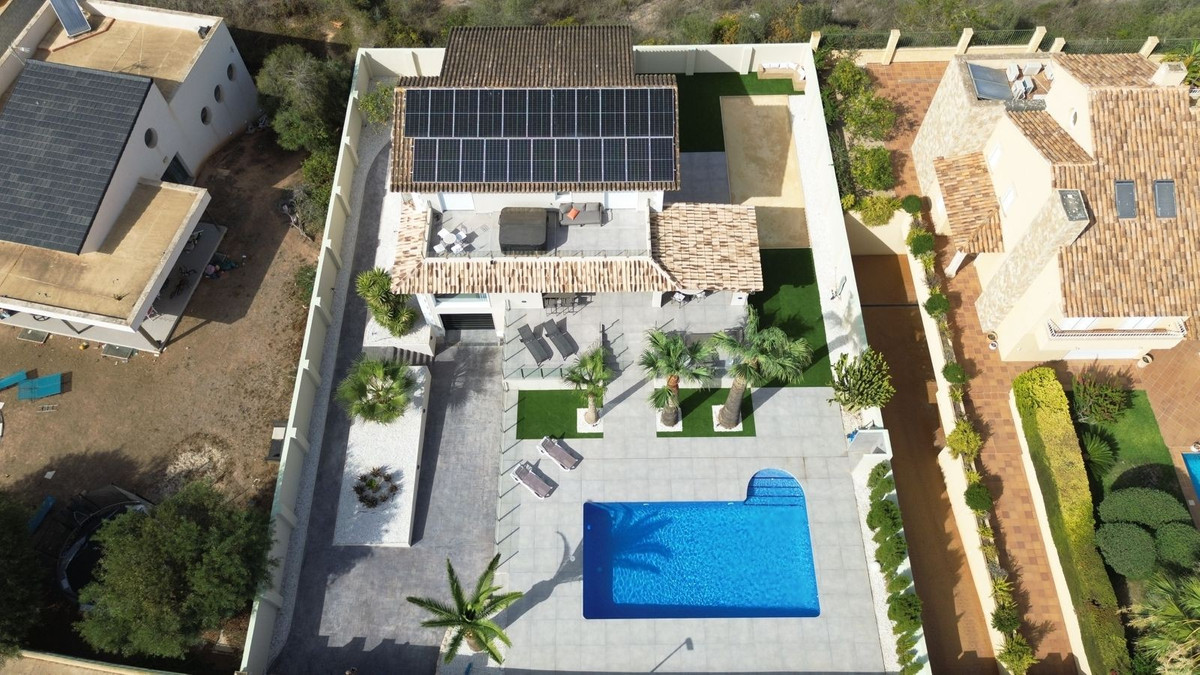 4 Bed Townhouse for sale in Lalfás Del Pi Costa Blanca, Alicante, Spain
