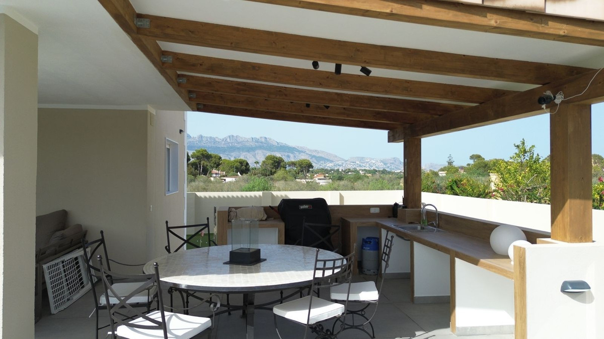 4 Bed Townhouse for sale in Lalfás Del Pi Costa Blanca, Alicante, Spain