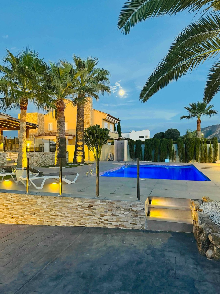 4 Bed Townhouse for sale in Lalfás Del Pi Costa Blanca, Alicante, Spain