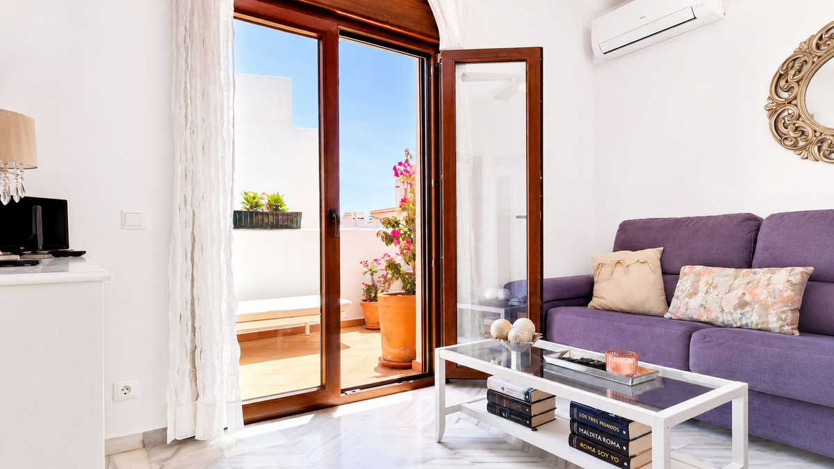 2 Bed Apartment for sale in La Duquesa Costa Del Sol, Málaga, Spain