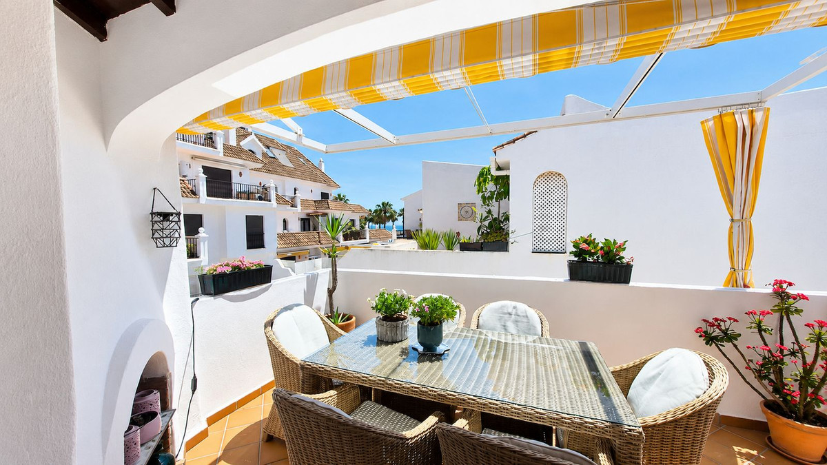 2 Bed Apartment for sale in La Duquesa Costa Del Sol, Málaga, Spain