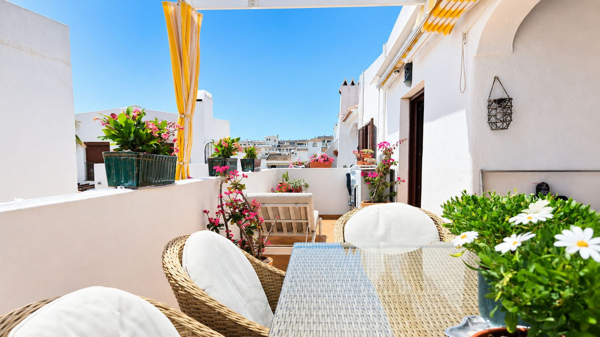 2 Bed Apartment for sale in La Duquesa Costa Del Sol, Málaga, Spain