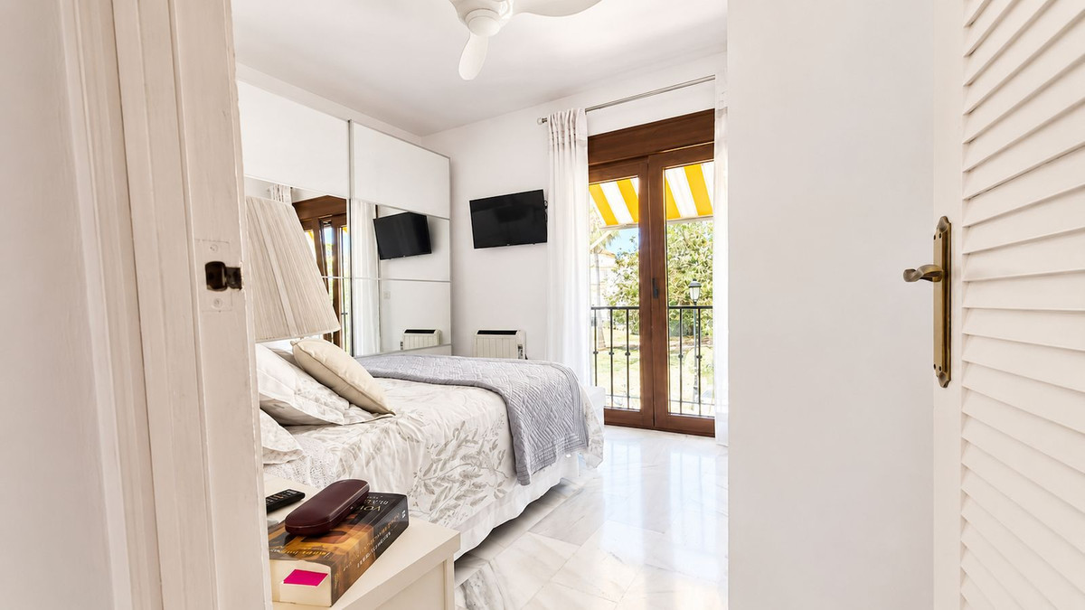 2 Bed Apartment for sale in La Duquesa Costa Del Sol, Málaga, Spain
