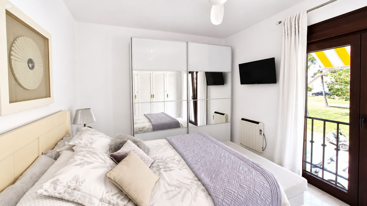 2 Bed Apartment for sale in La Duquesa Costa Del Sol, Málaga, Spain