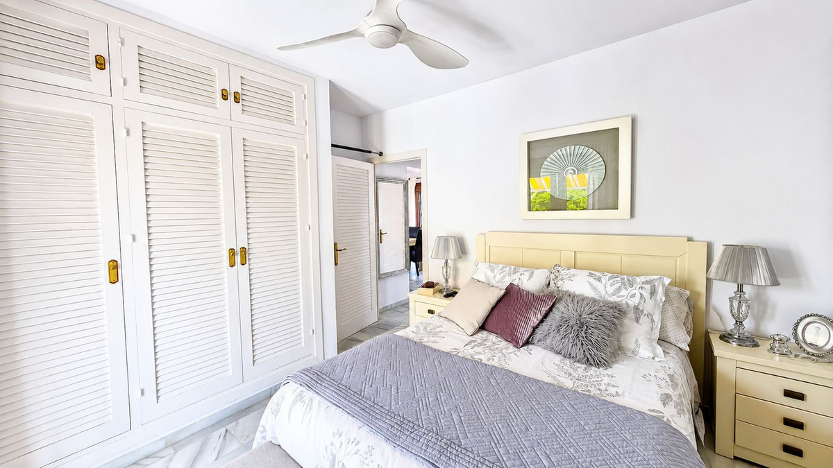2 Bed Apartment for sale in La Duquesa Costa Del Sol, Málaga, Spain
